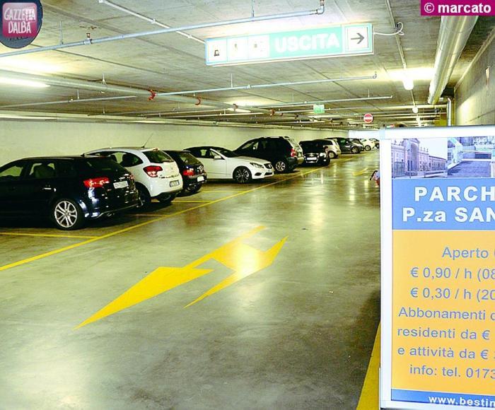 Appartamento Per 4 Persone In Centro Alba Alba  Luaran gambar