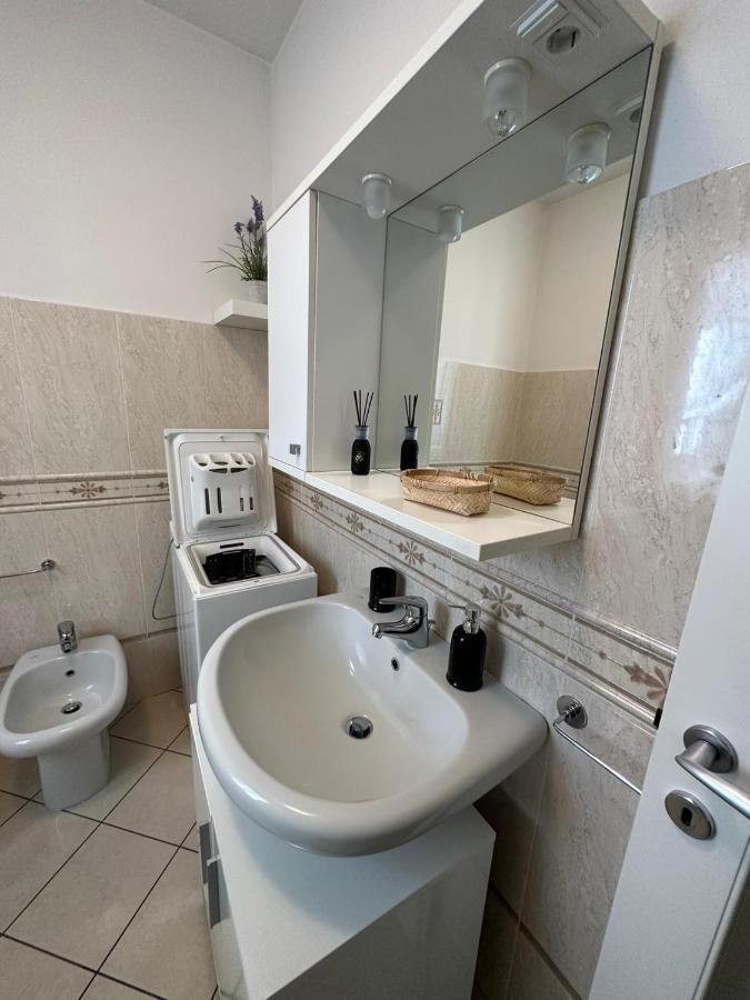 Appartamento Per 4 Persone In Centro Alba Alba  Luaran gambar
